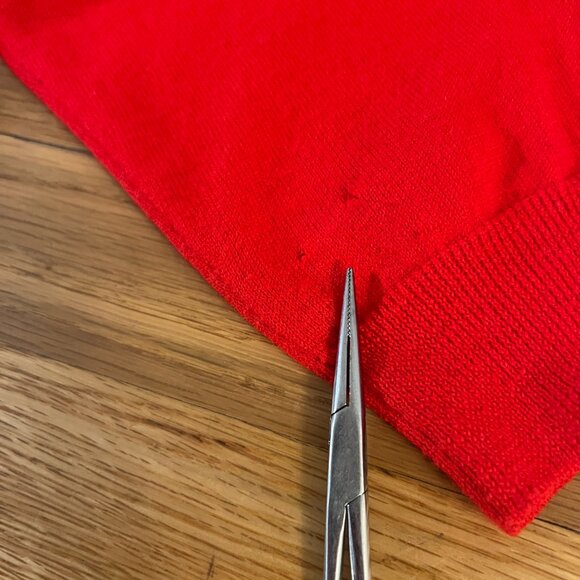 William Hunt Saville Row Vintage Red V-Neck Wool-Blend Sweater - Men's Large - Picture 4 of 4